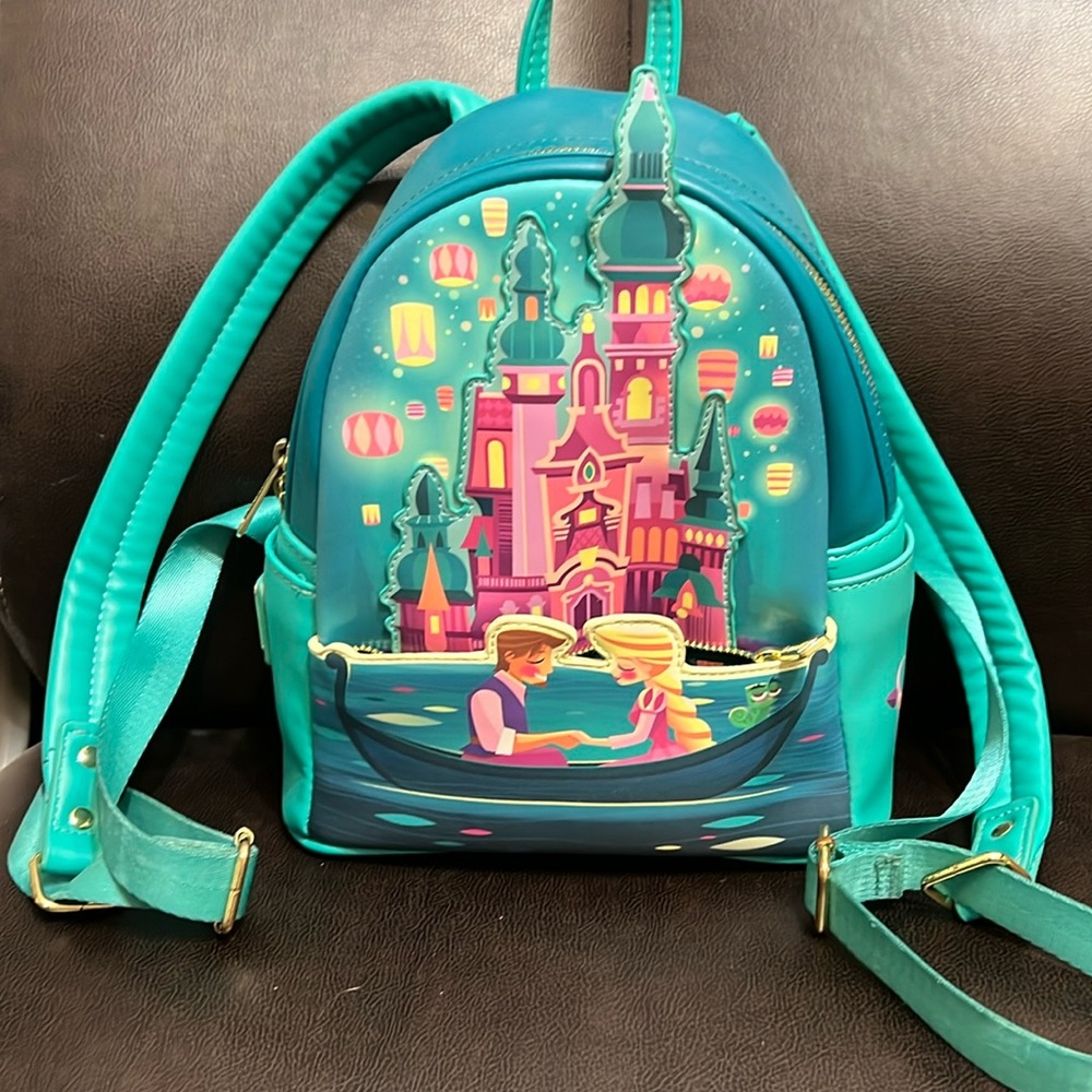 Tangled Lounge fly backpack